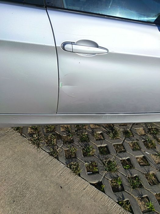 Vând BMW E90 an 2006 320D