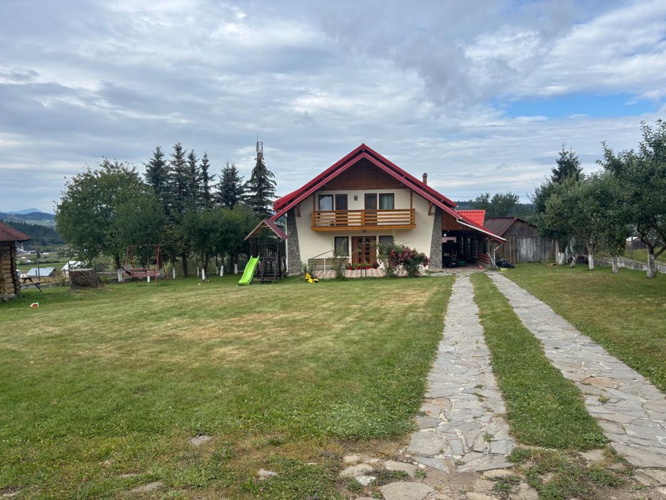 Casa la munte P+1 curte 1800mp și anexe la 10 km de Vatra Dornei