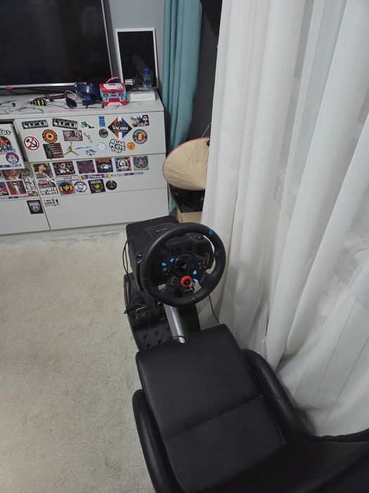 Scaun cu volan gaming