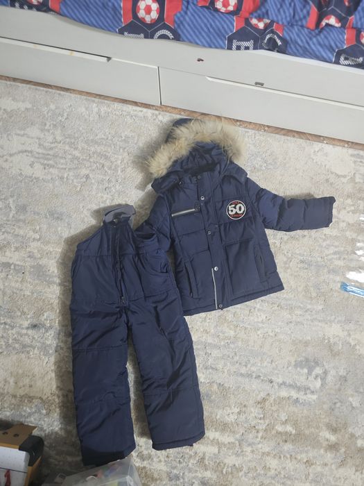 Продам детский зимний комбинезон, размер 98.