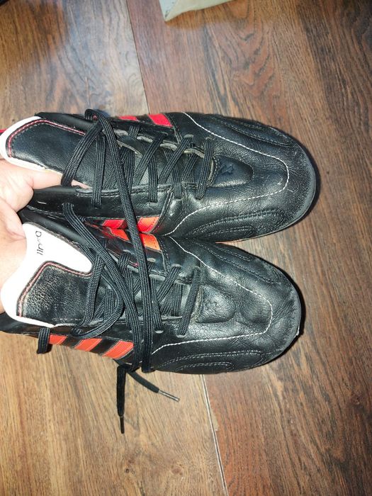 Футболни Adidas бутонки  +кори за футбол  н 39-40