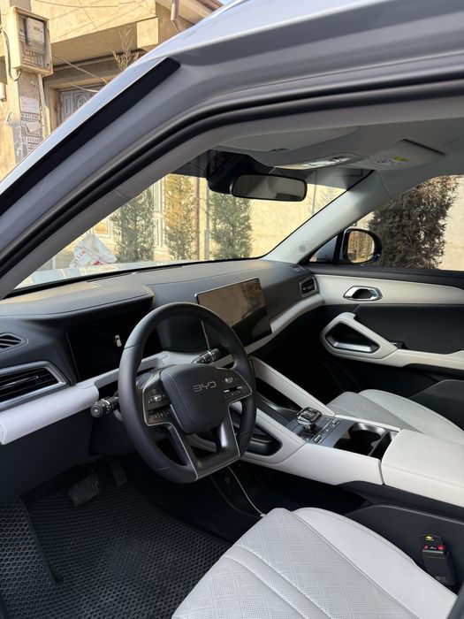 BYD Yuan up Ofitcial Nahd/Arenda