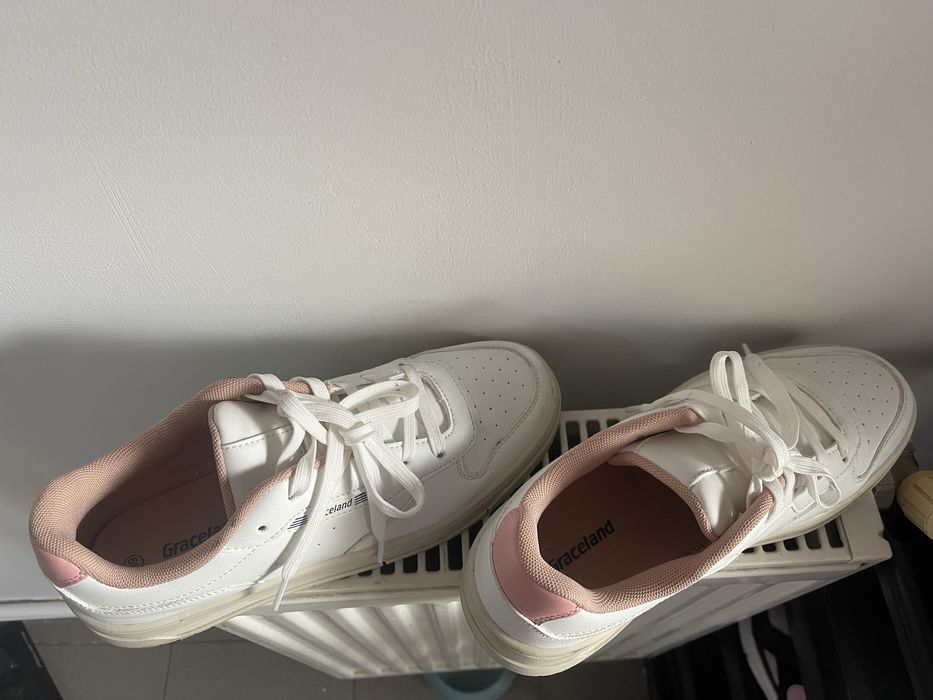 Adidasi Graceland