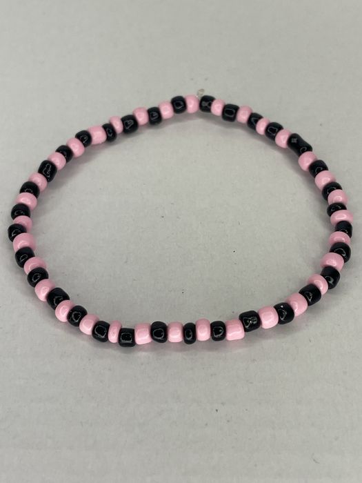 Продавам ръчно изработени гривни