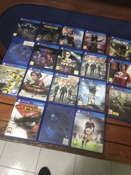 Ps 4 pro impecabil 2manete 3 jocuri cadou PlayStation 4