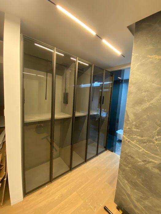 Montez uși , mobila de bucatarie , parchet