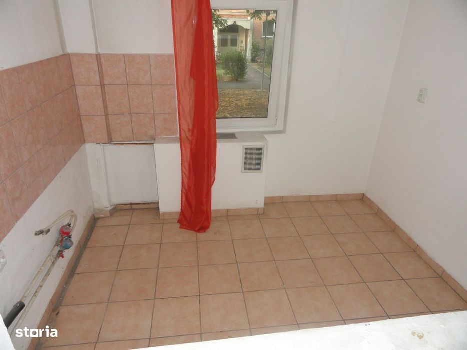 Apartament 2 camere decomandat parter, zona centrala - Kaufland, 80 mp