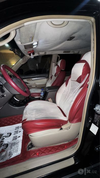 Продаётся Toyota Land Cruiser Prado 2008 года в чёрном цвете.