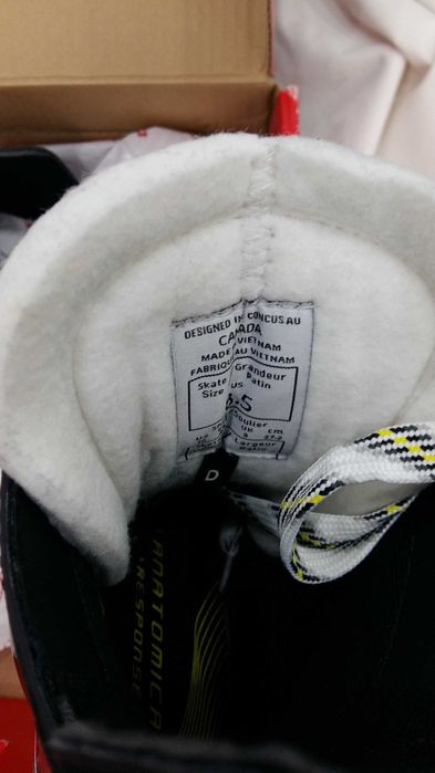 Vand patine hockei mărimea 44 eu 8.5 usa 27.2 cm.