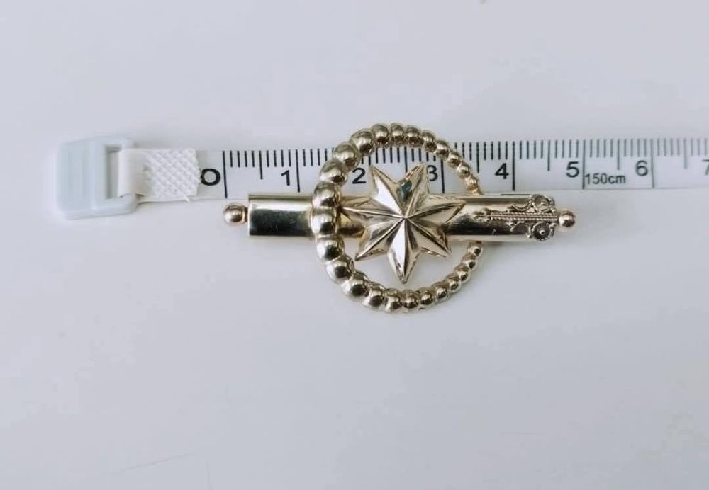 Veche brosa placata cu aur, copii