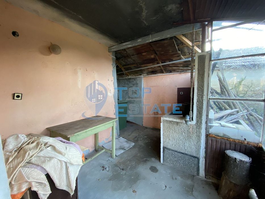 Едноетажна къща с гараж в с. Козаревец, област Велико Търново