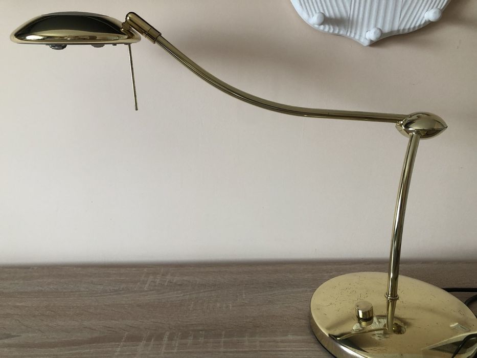 Лампа за бюро с димируемо копче