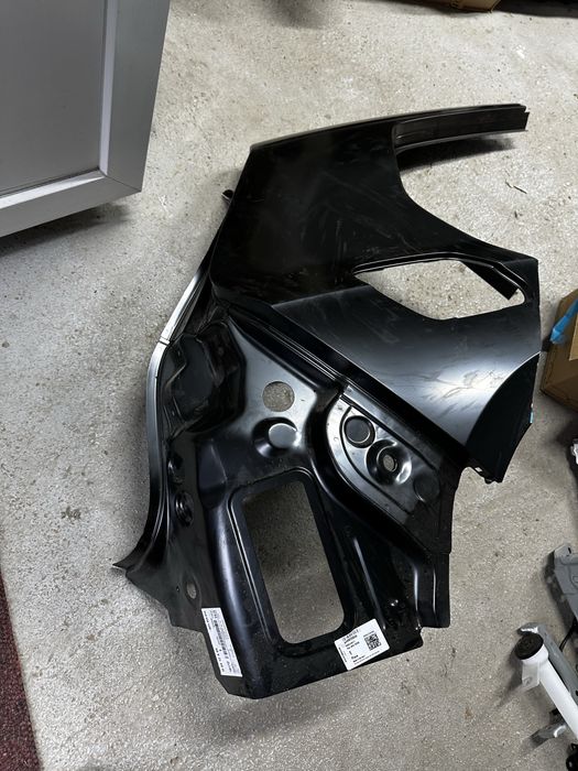 Arioă dreapta spate vw golf 8.berlină .