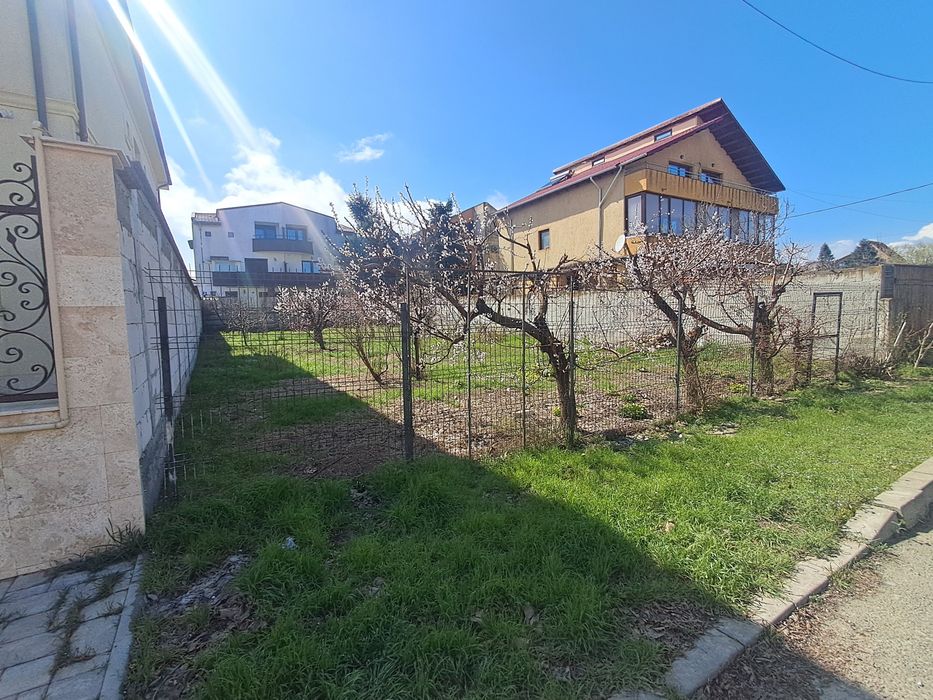 Teren 431mp, front stradal 13m, zona lac