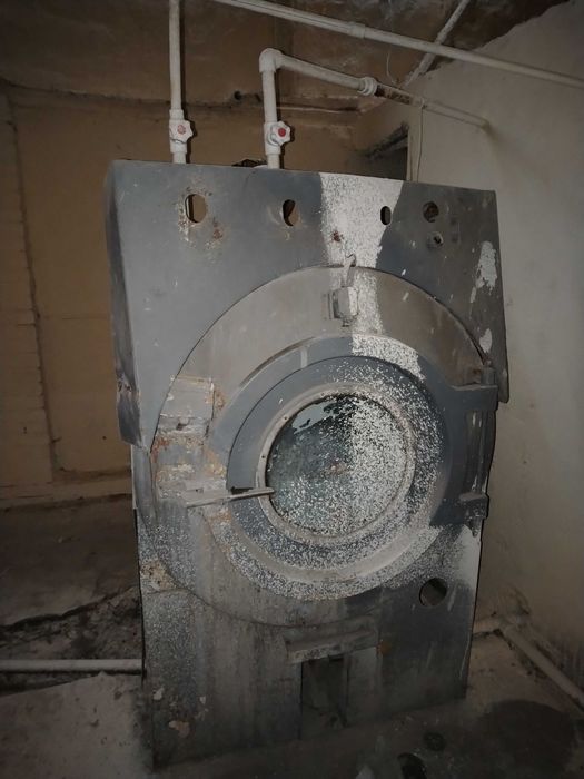 Kir moshina katta hajmdagi