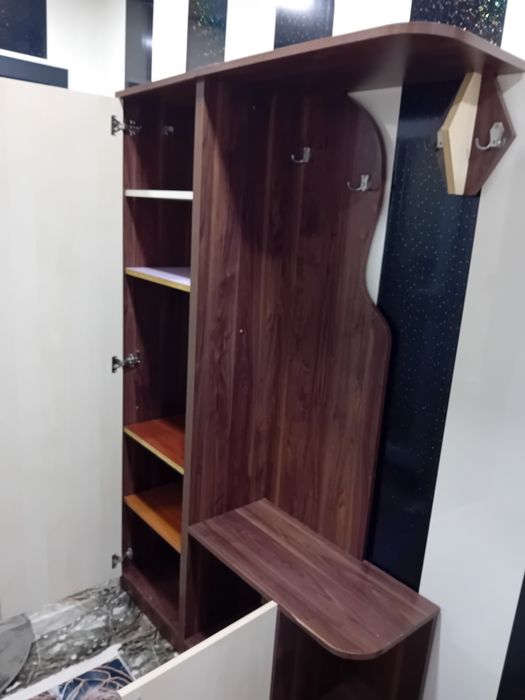 Портманто шкаф са убувки