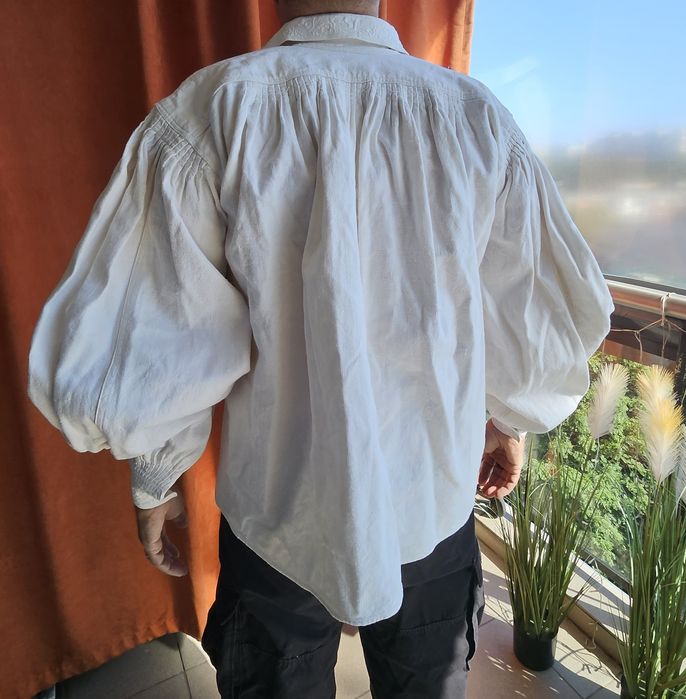 Cămașă tradițională bărbătească veche / Ie


**Cămașă tradițională bărbătească veche, 50+ ani**
**Cămașă tradițională bărbătească veche, 50+ ani**