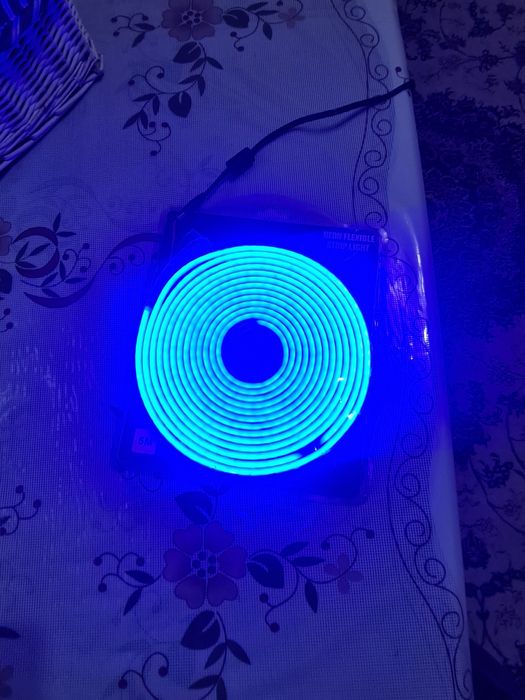 Неоновая лента синяя