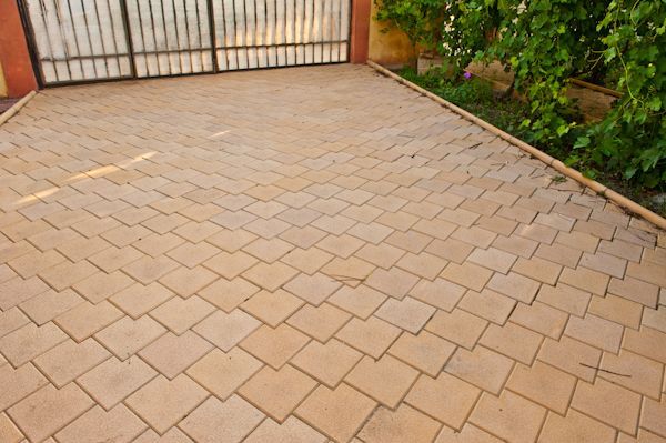 Pavaje si pavele model SOLZI antiderapant si autoblocant montaj