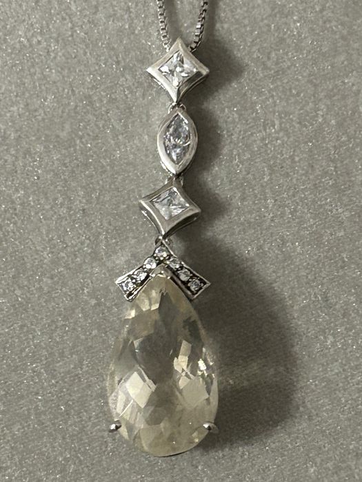 Уникално сребърно колие  с естествени топази