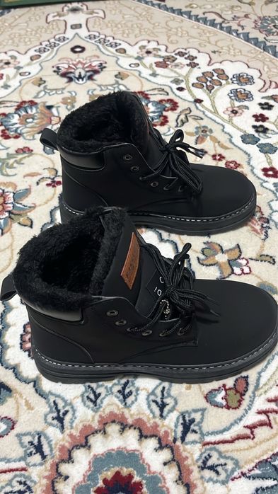 Продам зимние ботинки