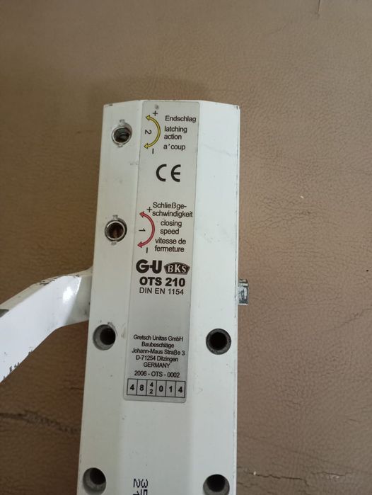 Доводчик двери в рабочем