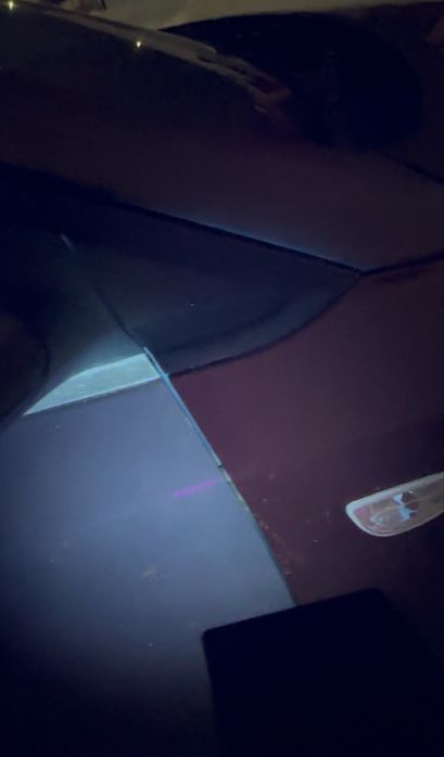 Проверка авто кузова с ультрафиолетовым фонариком