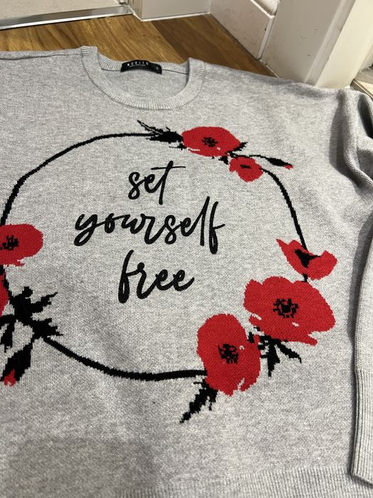 Пуловер с мотиви