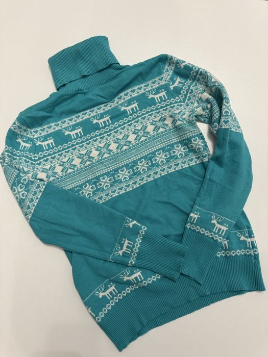 Pulover pe gat cu strasuri