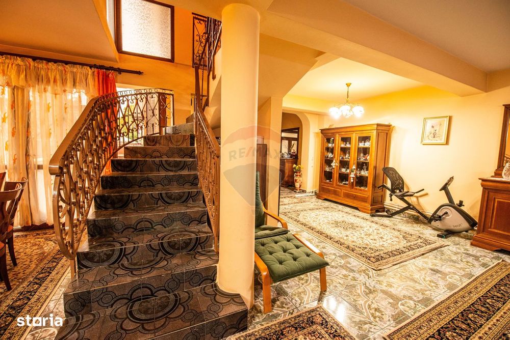 Casa vila de vanzare 6 camere, 240 mp teren, 1000 mp, central Calarasi