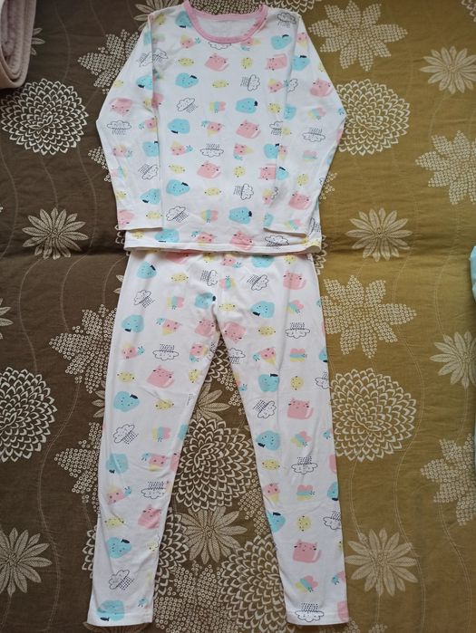 Продавам детска пижама