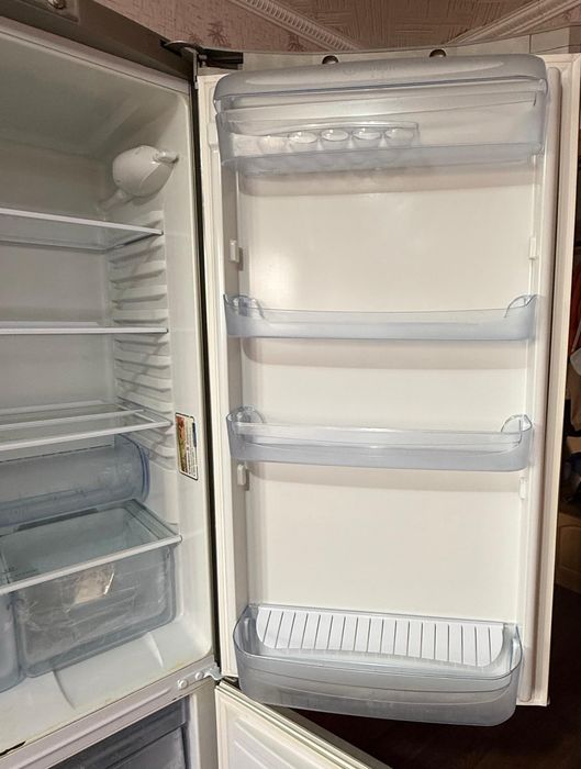 Хололильник indesit