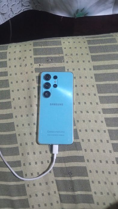 Продам телефон Самсунг S24Ultra