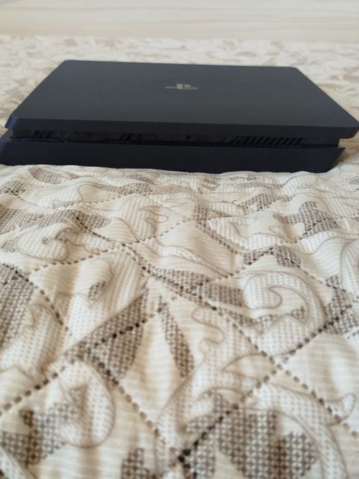 Play station 4slim 500GB