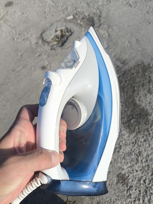Утюг Philips в рабочем состоянии. Дазмон