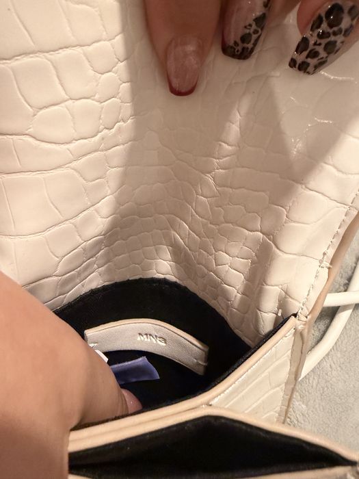 Бяла дамска чанта от Mango