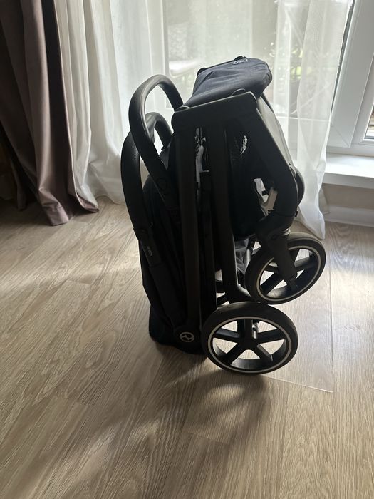 Carucior pentru bebelusi Cybex Gold Beezy Magic Black