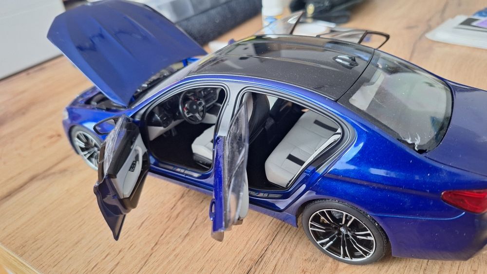 BMW F90 M5 1:18 Dealer Edition - със ЗАБЕЛЕЖКИ +кутия Norev