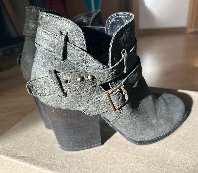 Дамски обувки - естествена кожа Bata