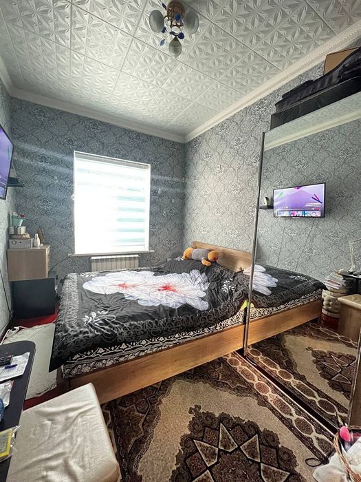 Продаётся участок в центре города рядом с Мирабад Авенью. 2,5 соток .