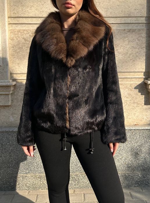 Натуральные шубы из меха Норки с отделкой из меха Соболя .