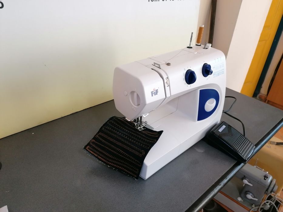 Masina de cusut electrica FIF stare impecabila