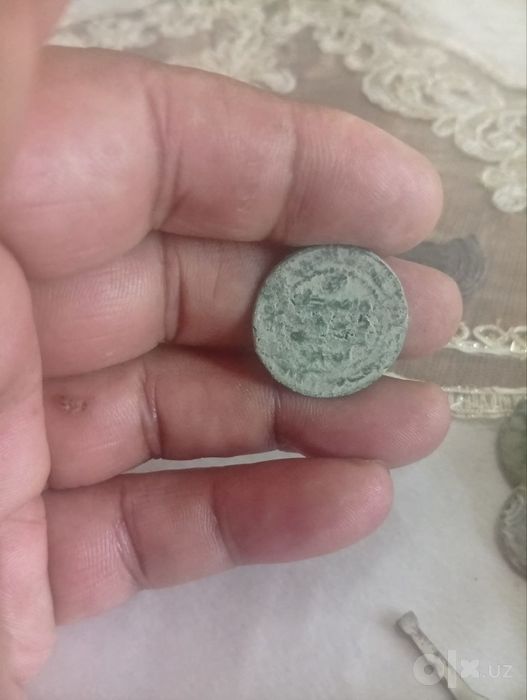 Старинные монеты местных правителей и старинные предметы