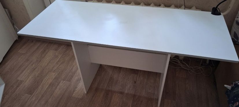 Продам до 15 марта НОВЫЙ стол, материал МДФ