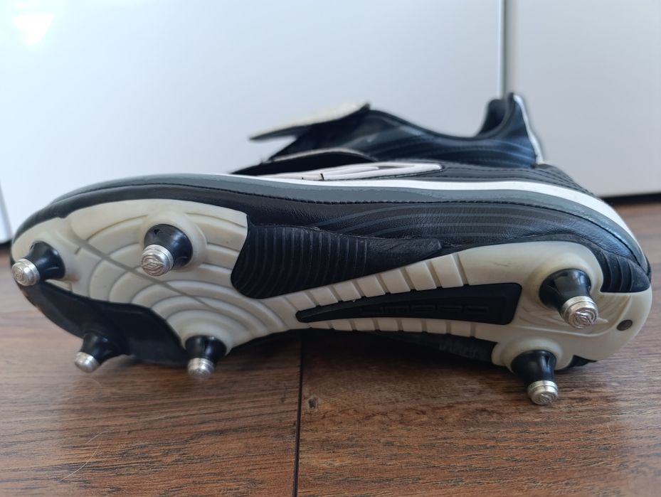 Бутонки Umbro Маратонки за футбол