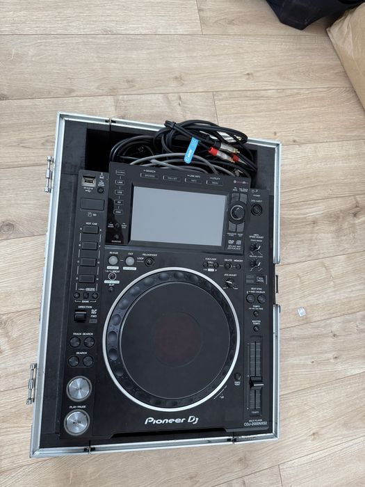 2 playere CDJ 2000 Nexus 2 + cabluri de conectica si case de protectie
