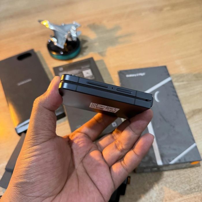 Samsung Z Flip 7  12/256gb Jet Black