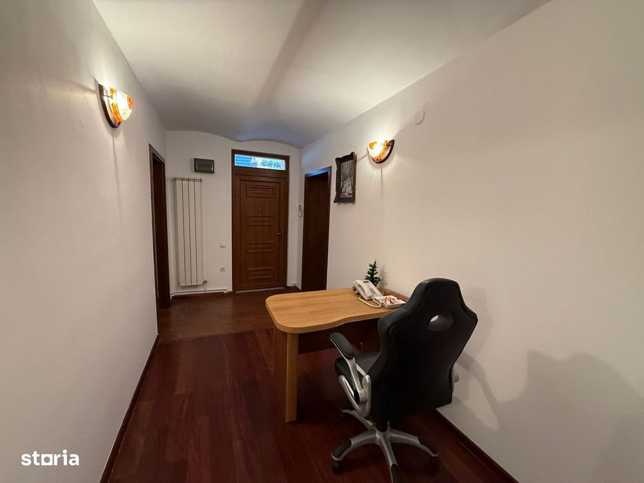 Reducere pret-Spatiu comercial 3 camere + CURTE, gata de utilizare