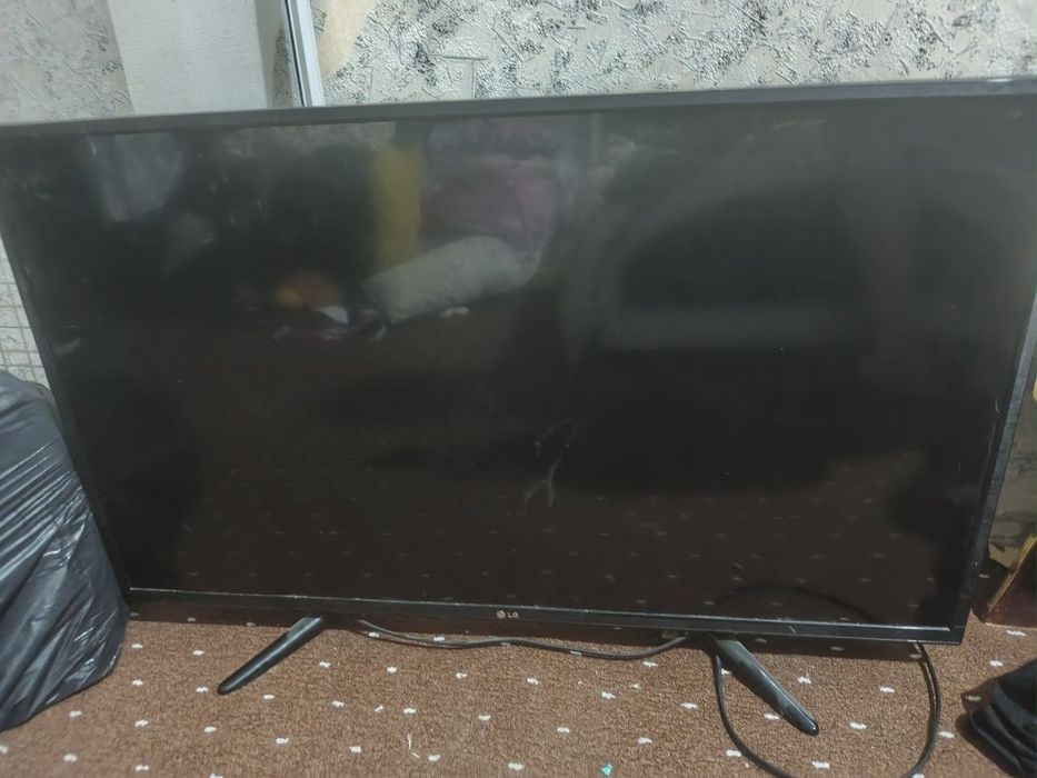 Телевизор LG рабочий, без смарта, 40 дюймов
