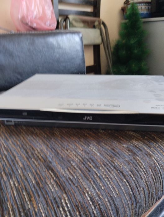Двд със две колони JVC